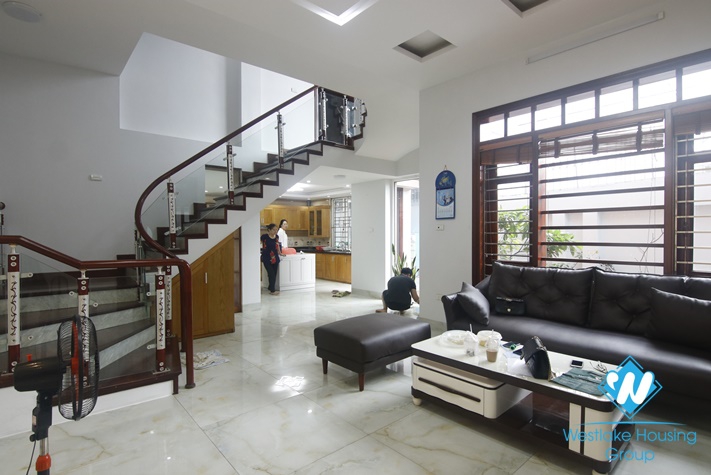 Good quality house for rent near Aeon Mall, Long Bien. Ha Noi